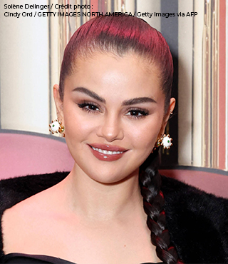 Empoderamiento femenino a través de Rare Beauty: La historia de éxito de Selena Gomez